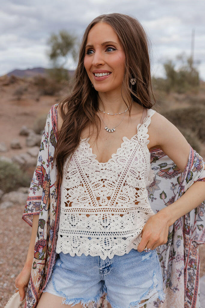 Natural Crochet Scallop Trim V-Neck Sleeveless Cami Top - Image 2